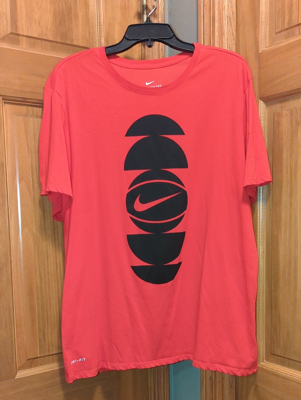 Red Nike XL Men’s Basketball Graphic Dri-Fit Tee